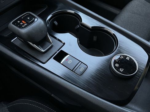 Used 2025 Nissan Rogue SV image 34