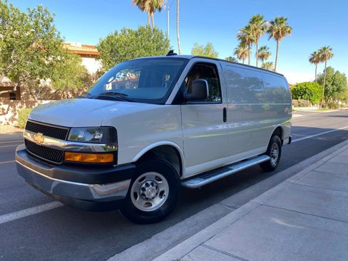Used 2025 Chevrolet Express 2500 w/ Driver Convenience Package RWD image 3