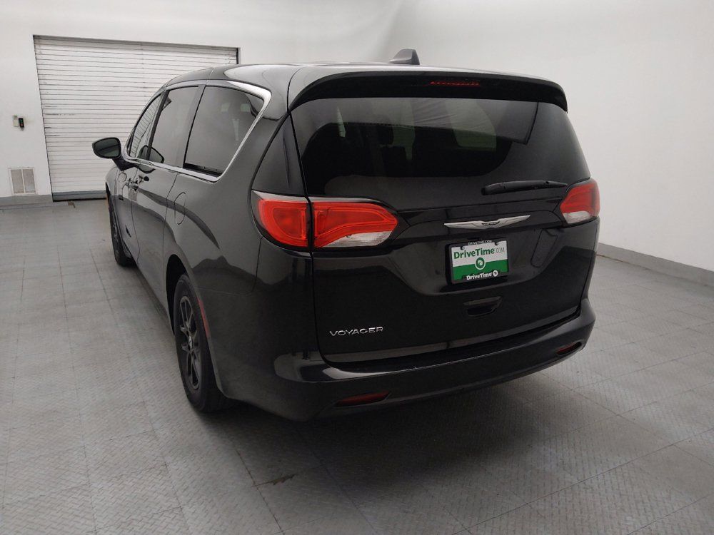 Used 2022 Chrysler Voyager LX FWD image 6