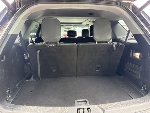 Used 2021 Ford Explorer XLT w/ Equipment Group 202A AWD/4WD image 33