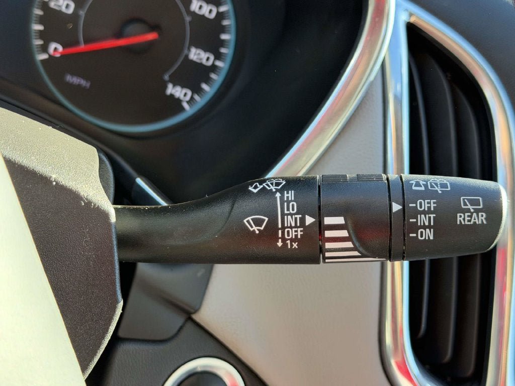 Used 2023 Chevrolet Equinox LS FWD image 23