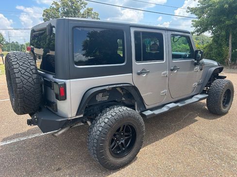 Used 2013 Jeep Wrangler Unlimited Sahara w/ Connectivity Group AWD/4WD image 5
