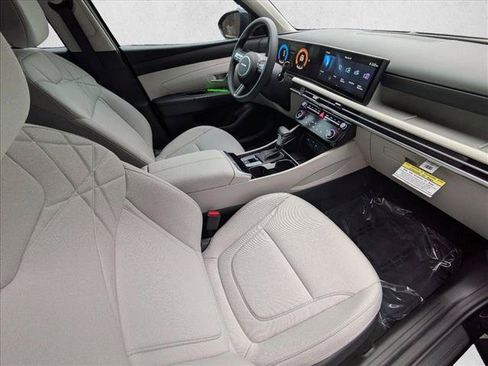 Certified 2025 Hyundai Tucson SEL FWD image 16