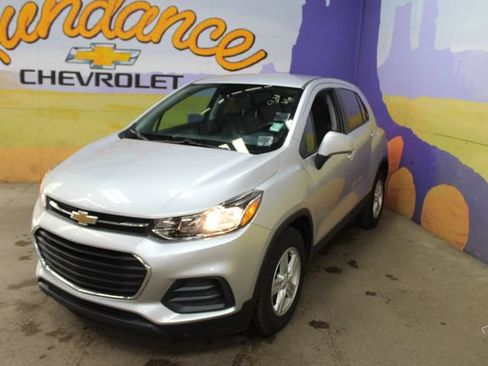 Used 2020 Chevrolet Trax LS w/ Tint and Cruise Package FWD image 4