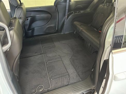 New 2026 Chrysler Pacifica Select image 40