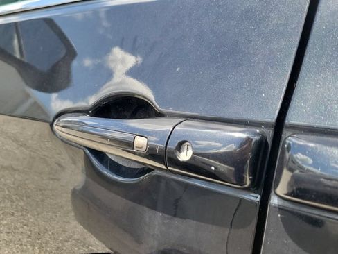 Used 2023 Chrysler Pacifica Touring-L FWD image 6