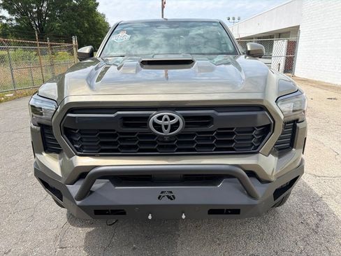 Used 2024 Toyota Tacoma TRD Sport w/ TRD Sport Premium Package AWD/4WD image 7