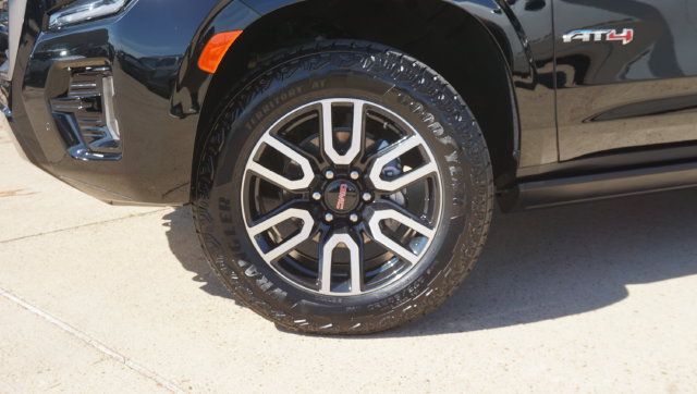 Used 2024 GMC Yukon AT4 w/ Technology Package AWD/4WD image 2