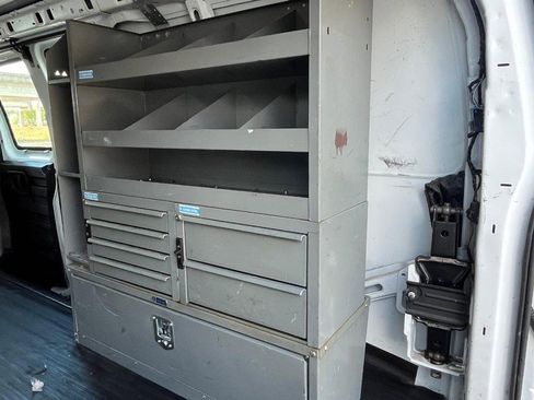 Used 2010 Chevrolet Express 1500 image 14