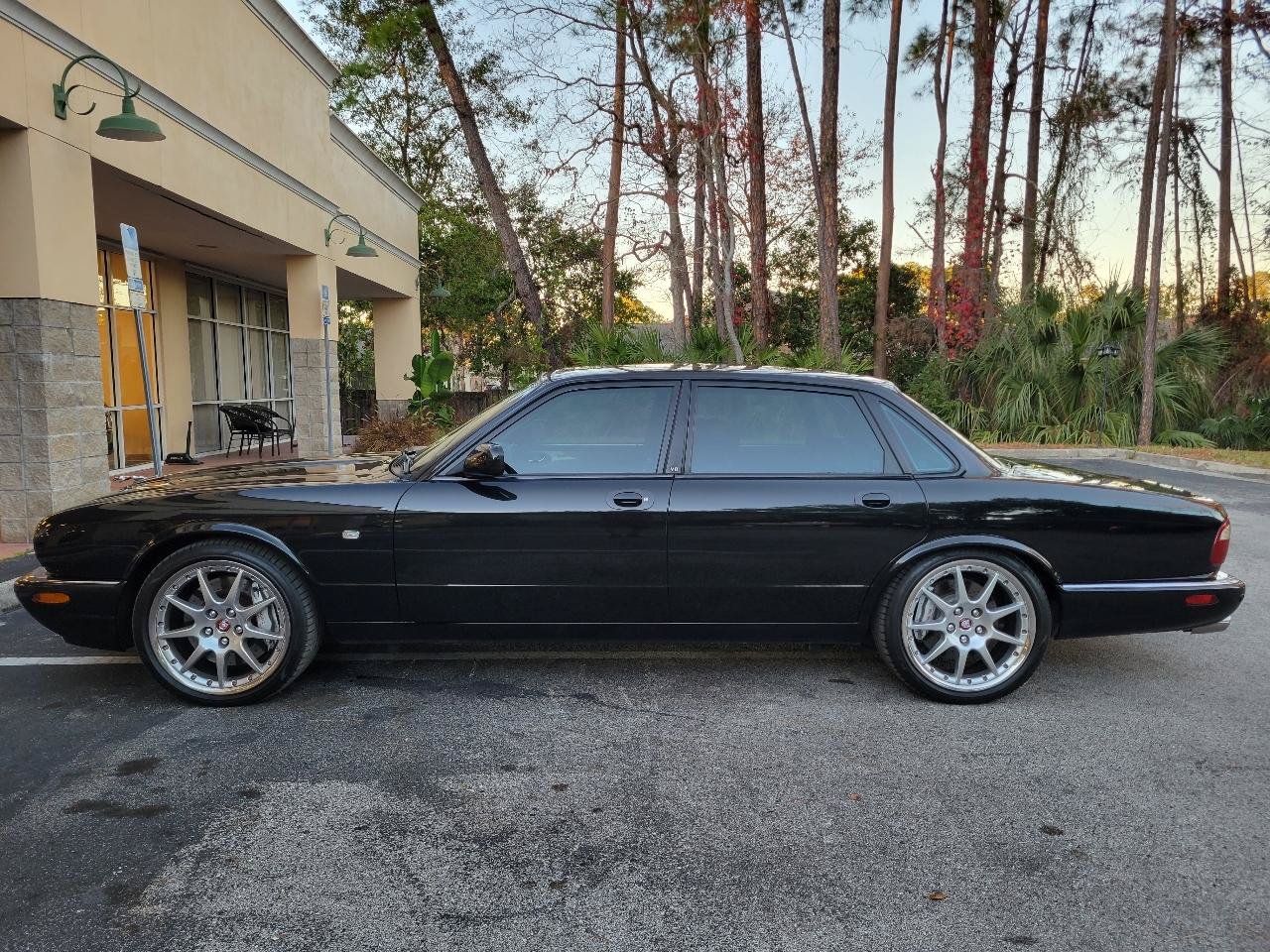 Used 2002 Jaguar XJ8 RWD image 11