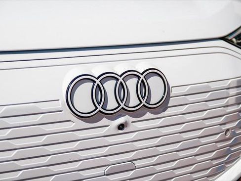 Certified 2025 Audi Q6 e-tron Premium w/ Convenience Package RWD image 13
