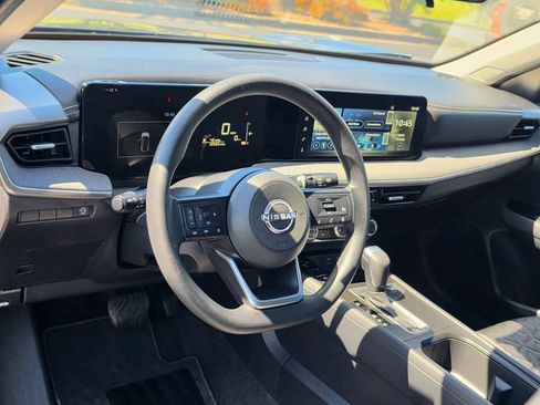 Used 2025 Nissan Kicks SV FWD image 11