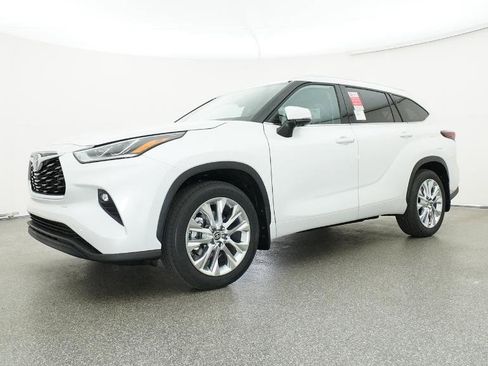 New 2026 Toyota Highlander Limited image 50