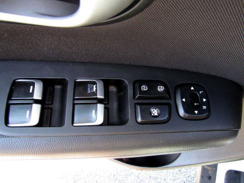 Used 2018 Kia Soul image 11