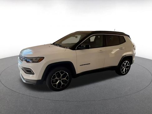 Used 2025 Jeep Compass Limited image 8