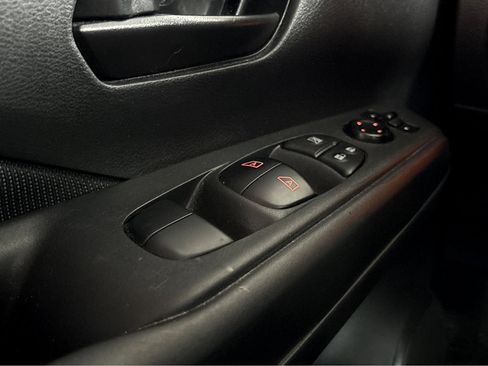 Used 2021 Nissan Kicks S image 18