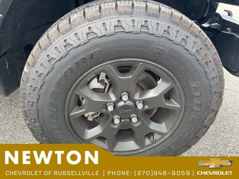 Used 2022 Jeep Wrangler Unlimited Sport AWD/4WD image 17