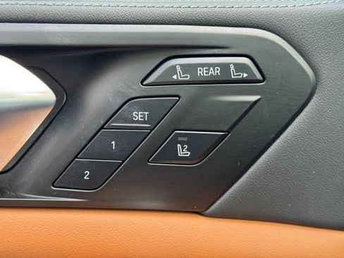 Used 2023 BMW X7 xDrive40i w/ Climate Comfort Package image 18