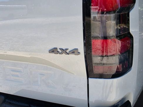 New 2026 Nissan Frontier S image 7