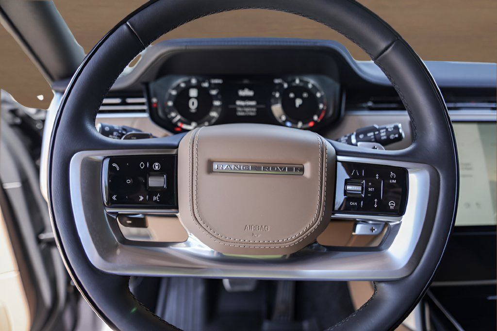 Used 2026 Land Rover Range Rover Long Wheelbase SE AWD/4WD image 10