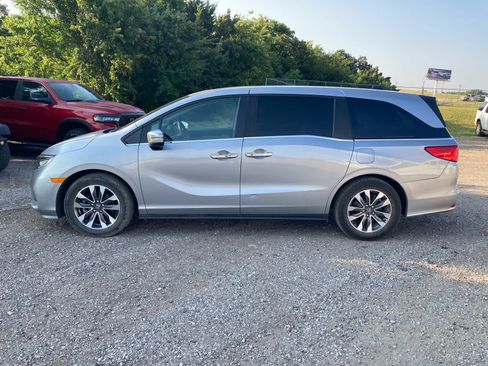 Used 2023 Honda Odyssey EX-L image 2
