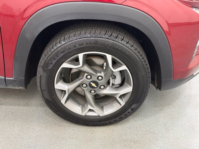Used 2025 Chevrolet Trax LT FWD image 27