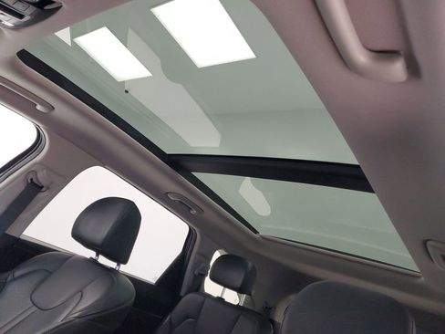 Certified 2023 Kia Sorento EX w/ Panoramic Sunroof Package image 24