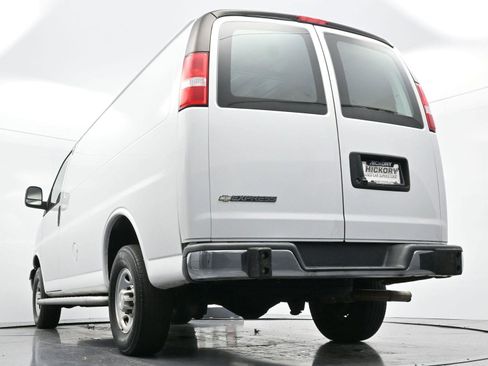 Used 2022 Chevrolet Express 2500 w/ Driver Convenience Package image 40