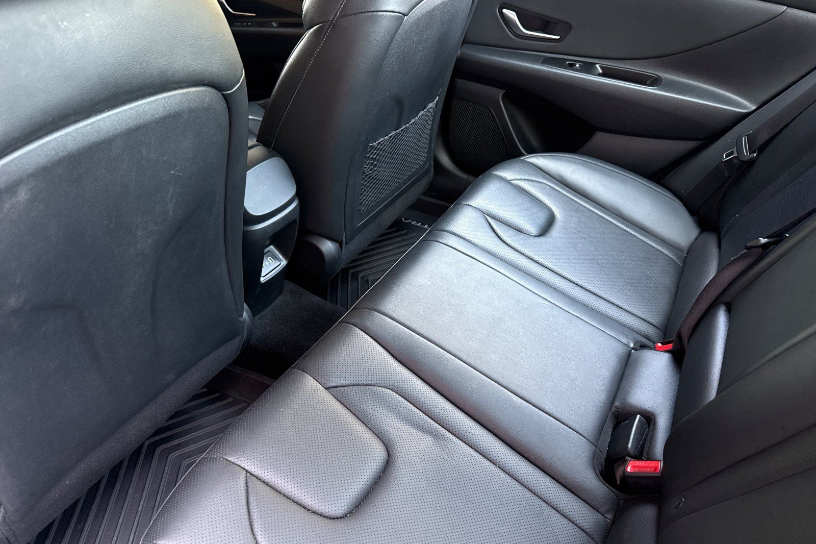 Used 2024 Hyundai Elantra Limited FWD image 16