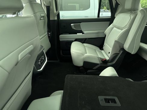 Used 2025 Ford Expedition Platinum w/ Driver's Package AWD/4WD image 13