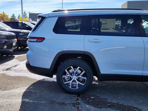 New 2025 Jeep Grand Cherokee L Limited w/ Trailer Tow Package AWD/4WD image 14