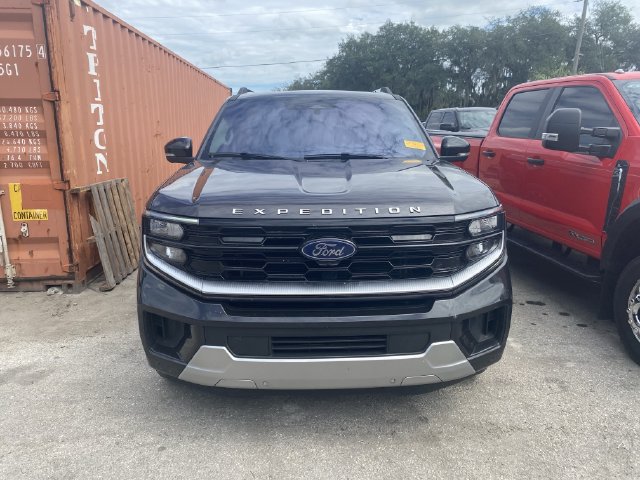 Used 2025 Ford Expedition Platinum AWD/4WD image 2