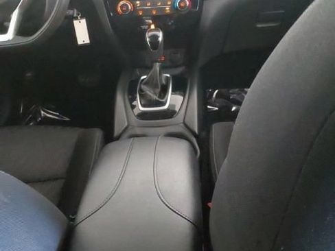 Used 2018 Nissan Rogue S AWD/4WD image 18