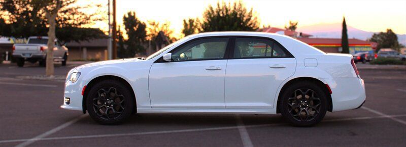 Used 2022 Chrysler 300 Touring L AWD/4WD image 8