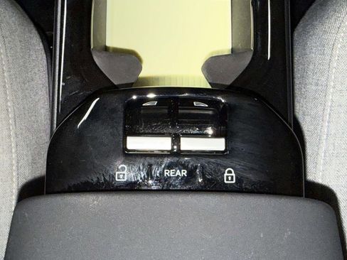 Used 2025 Volvo EX30 Ultra image 23