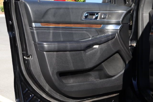 Used 2017 Ford Explorer Limited w/ Equipment Group 301A AWD/4WD image 19