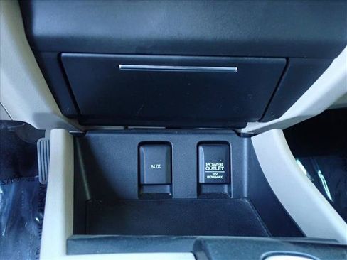 Used 2013 Honda Civic Hybrid Sedan image 19