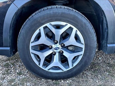 Used 2023 Subaru Forester Premium image 31