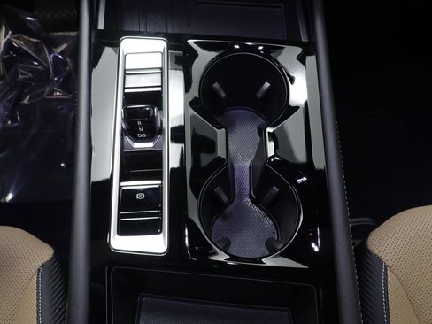 Used 2025 Volkswagen Atlas Cross Sport SE image 12