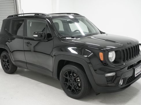 Used 2020 Jeep Renegade Altitude w/ UConnect 8.4 Nav Group image 3