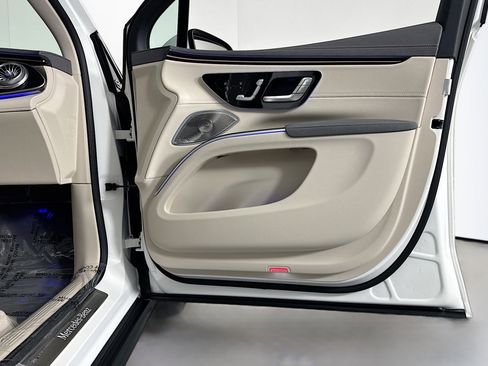 New 2026 Mercedes-Benz EQS 400 4MATIC SUV image 23