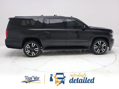 Used 2020 Chevrolet Suburban Premier AWD/4WD image 2