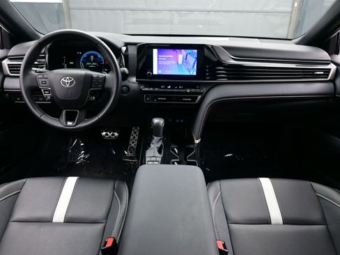 Used 2025 Toyota Camry SE image 17