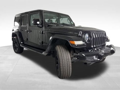 Used 2022 Jeep Wrangler Unlimited Sahara image 3