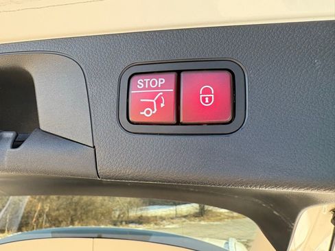 Used 2022 Mercedes-Benz GLC 300 GLC 300 image 14