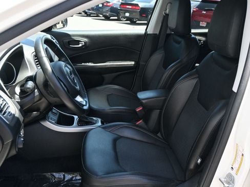 Used 2019 Jeep Compass Latitude FWD image 17