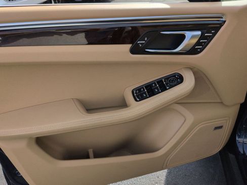 Used 2015 Porsche Macan S image 14