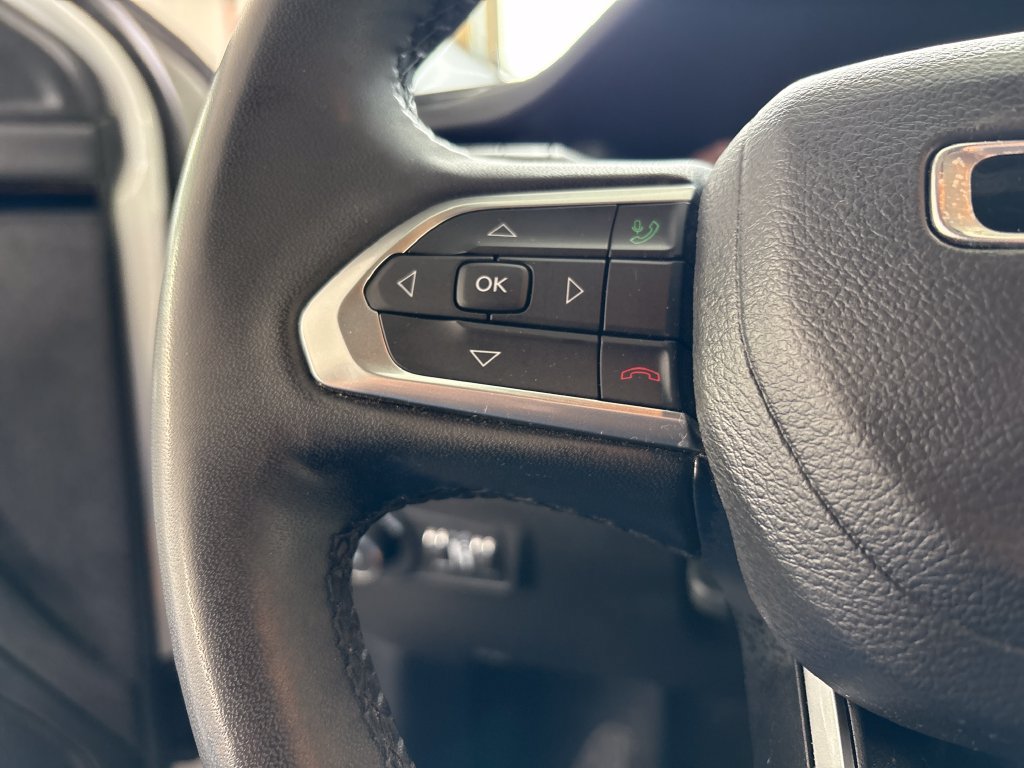 Used 2025 Jeep Compass Limited AWD/4WD image 33