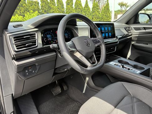 Used 2025 Volkswagen Atlas Cross Sport SE FWD image 22