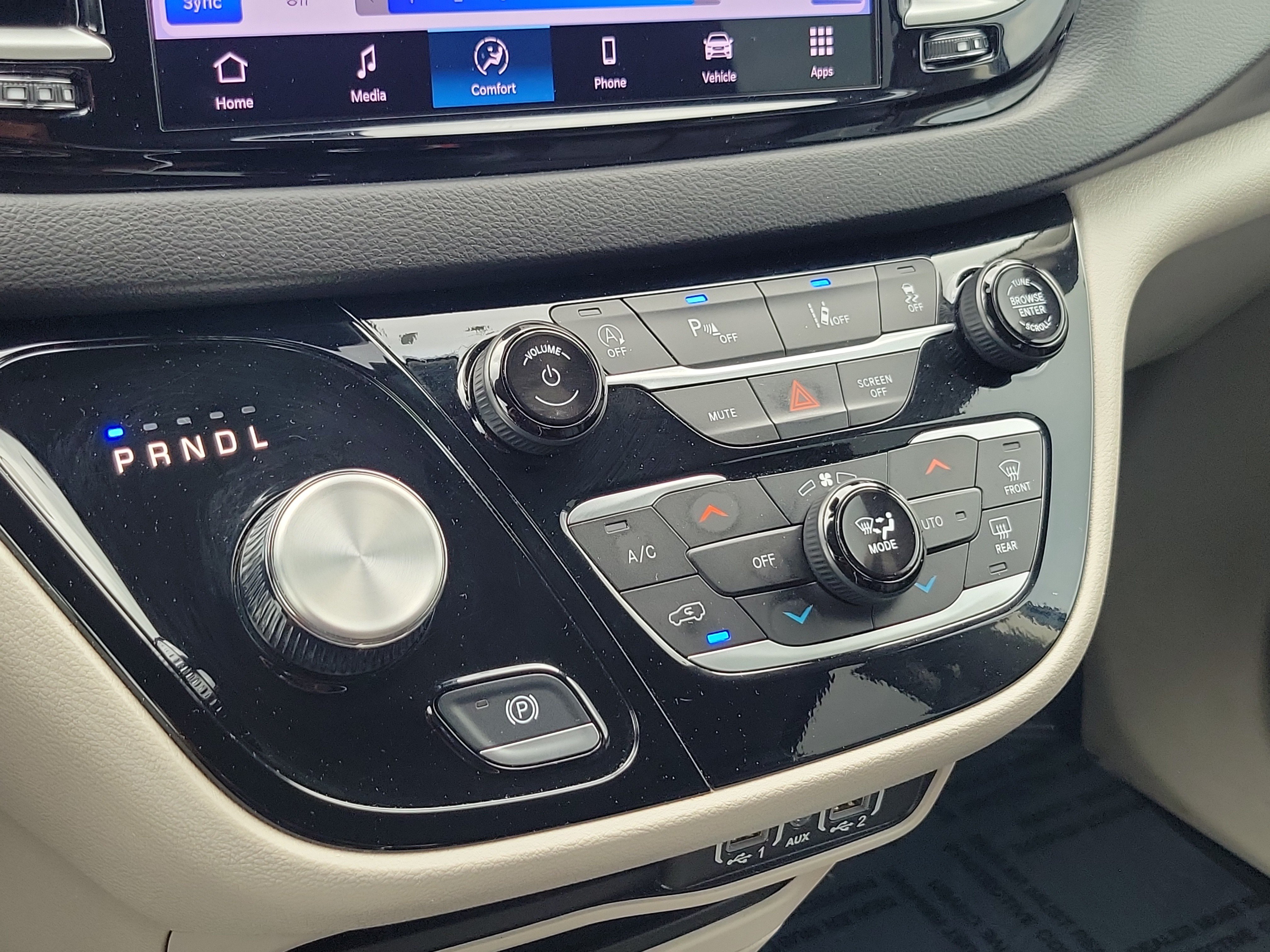 Used 2024 Chrysler Pacifica Touring-L FWD image 30